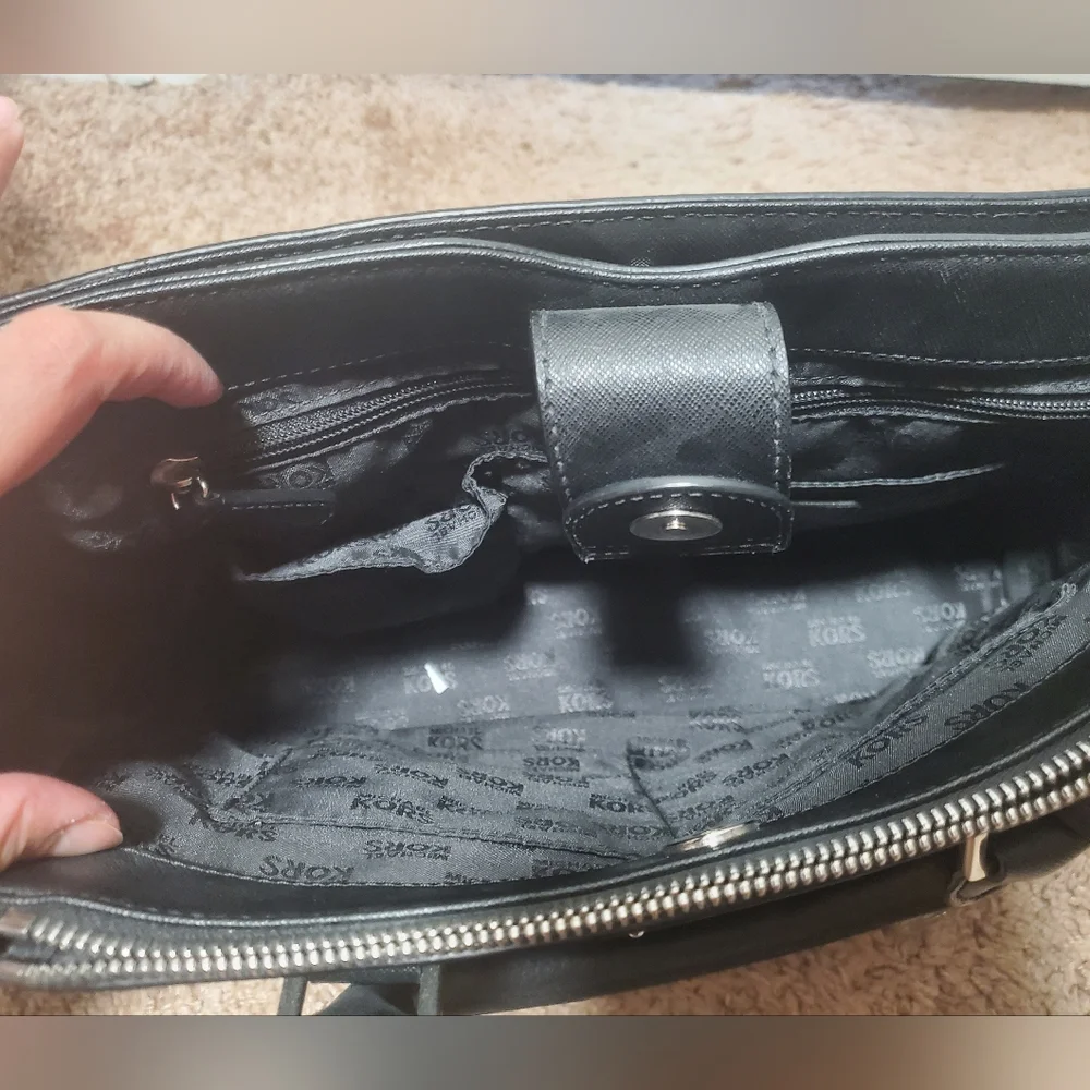 Michael Kors purse - Picture 2 of 3